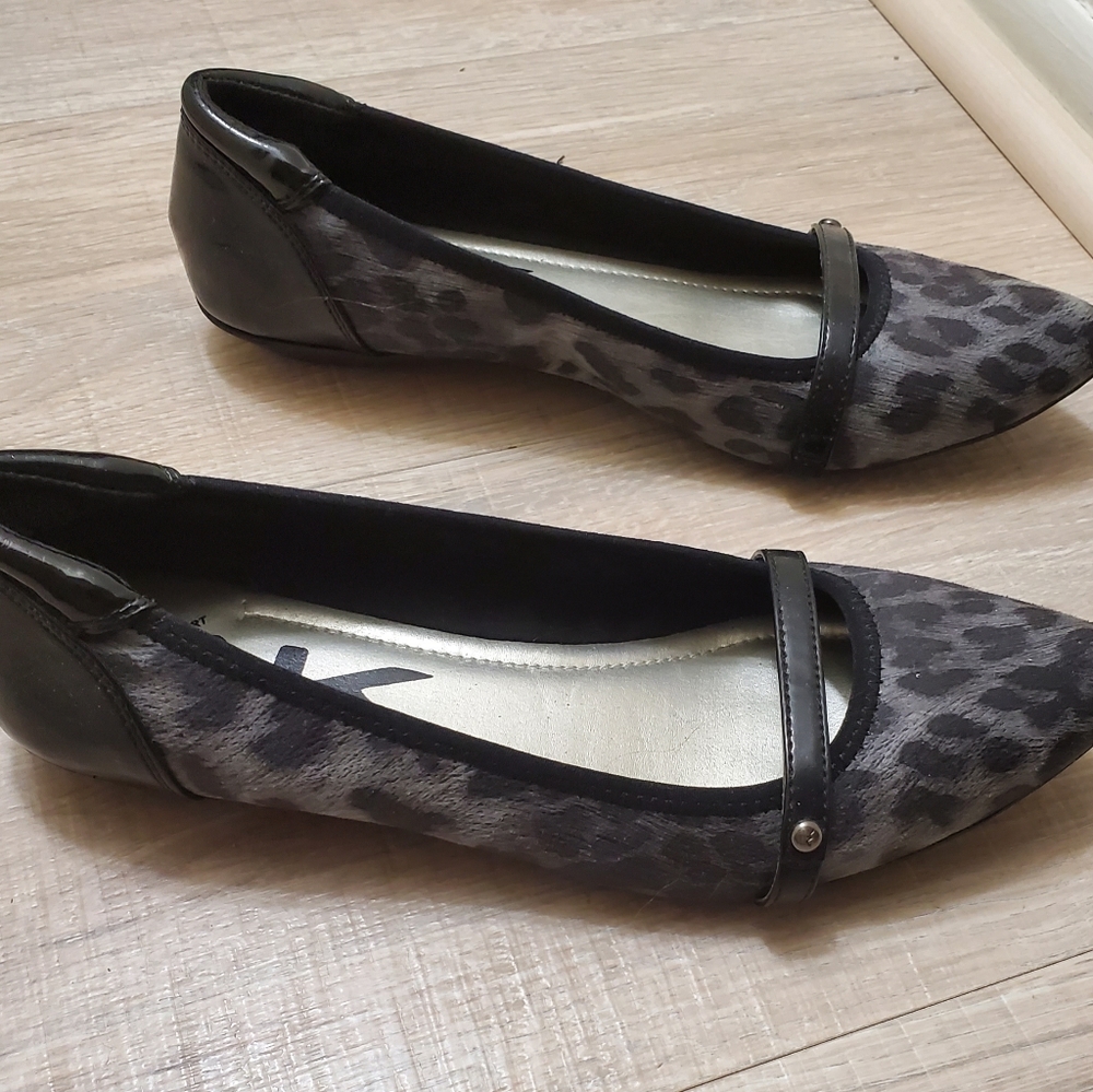 AK Anne Klein Sport Gray Leopard Print Slip-on Flats
